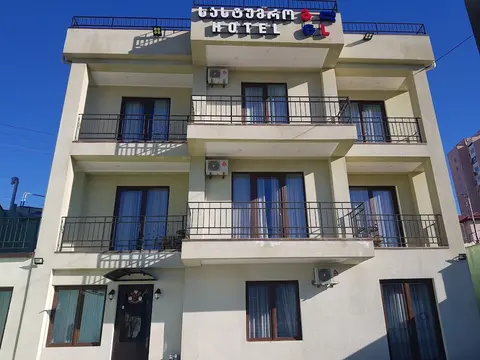 Gold Line Hotel