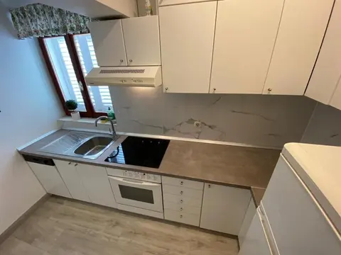 Mila - 2 Bedrooms and Free Parking - A4