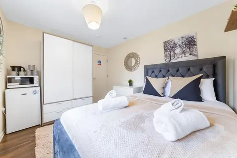 Stunning Double Bed Room In Isleworth TW7