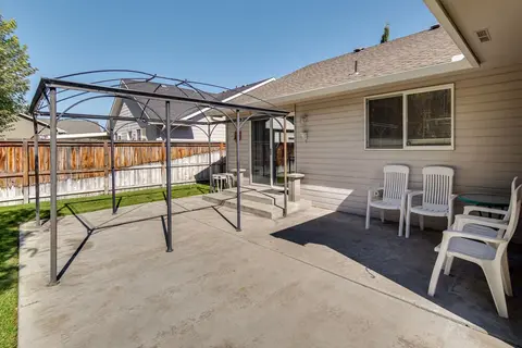 6 Mi to Dtwn Yakima: Central Washington Home