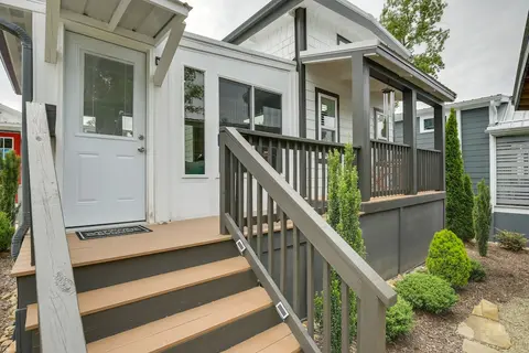 Chic Flat Rock Tiny Home: Pool Access!