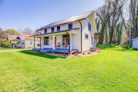 Stunning Damascus Vacation Rental w/ Fire Pit!