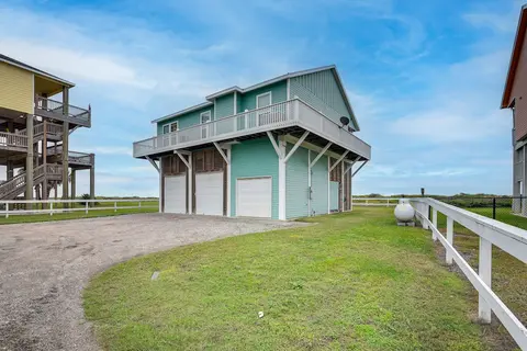 Oceanfront Crystal Beach Vacation Home w/ Deck!