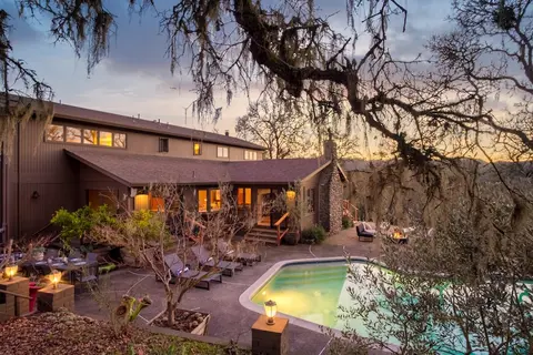 Gable by Avantstay Beautiful 3.5 Acre Oasis w/ Gorgeous Views, Pool & Hot Tub