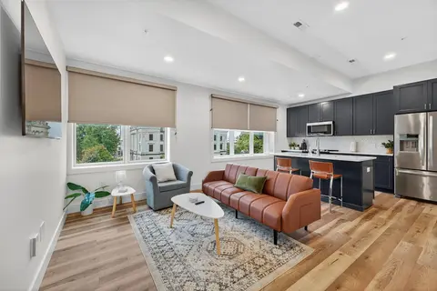 Stylish Downtown Unit With Historic Charm 2 Bedroom Apts