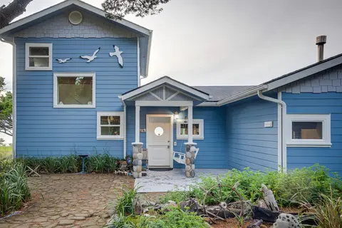 Oceanfront Home in Port Orford: The Lighthouse