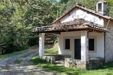 Beautiful 2-bed House in Longoio, Bagni Di Lucca