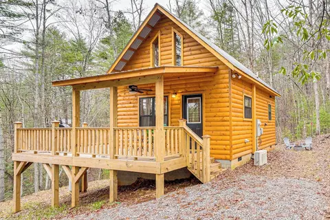 Romantic Log Cabin in the Smokies w/ Fire Pit!