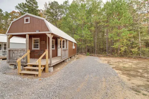 Tree-lined Higden Retreat: Close to Parks + Trails