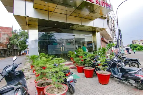 Fabhotel Sallow Grand