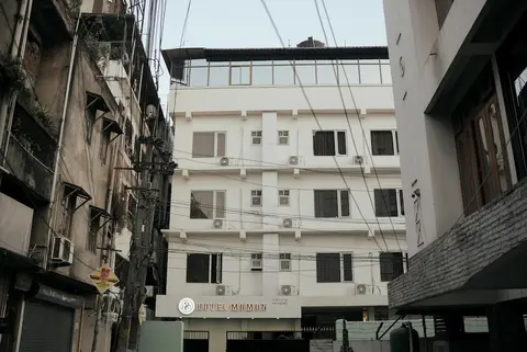 Hotel Momon