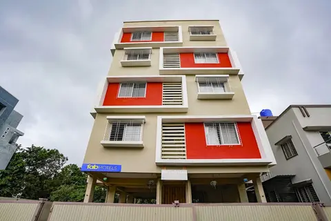 Fabhotel Comfort Caves