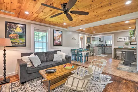Cozy Cottage w/ Hot Tub < 4 Mi to Black Mountain!
