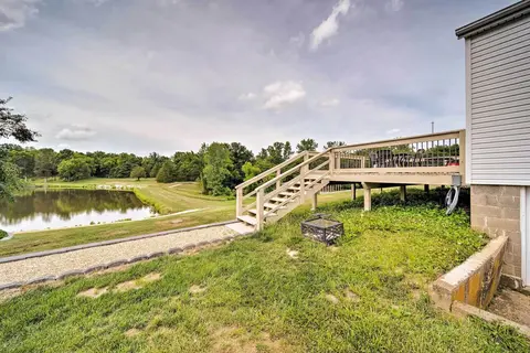 Cozy Missouri Retreat w/ Pool, Pond & Fire Pit!