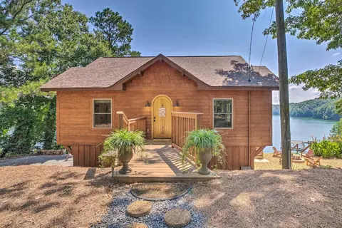 Beautiful Lakefront Studio: Dock, Fire Pit, Kayak
