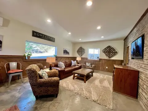 Comfortable Home Near Wineries And Hiking 1 Bedroom Farmhouse by Sunscape Property Management