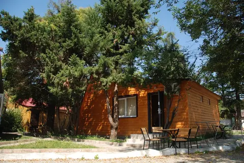 Peak Season Hotel