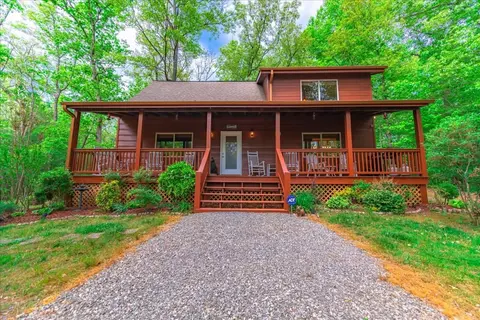 Firefly-pristine Mountain Cabin With hot tub Screened Porch Fire pit Wifi