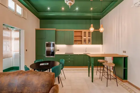 Spacious Apartment With Patio and Workspace
