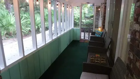 A Hidden Gem Duplex 2 Bedroom Duplex