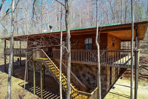 Into the Wild - 2 Bedrooms, 3 Baths, Sleeps 6 Home by RedAwning