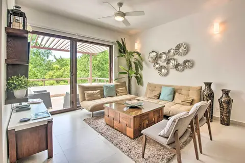 Penthouse w/ Infinity Pool & Golf Course in Akumal