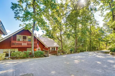 Mountain-view Home w/ Deck & Grill in Dahlonega
