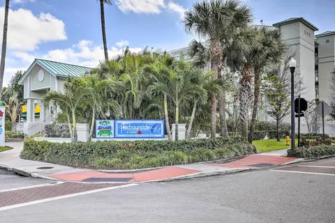 Waterfront Condo w/ Water Park, Walk to the Beach!