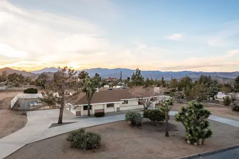 Mojave Moon by Avantstay Modern & Bright JT Home in Great Location w/ Pool & Hot Tub
