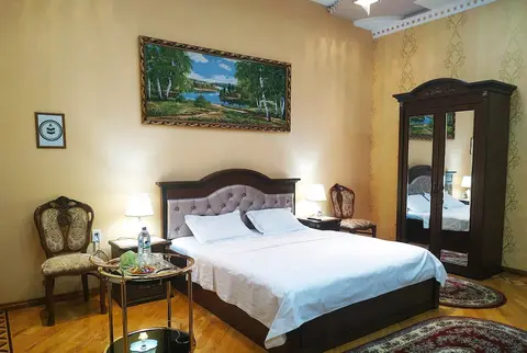 Happy House Hotel