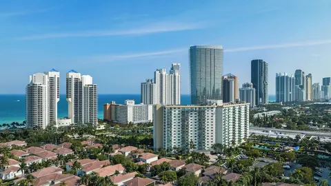 Condo With Pool View