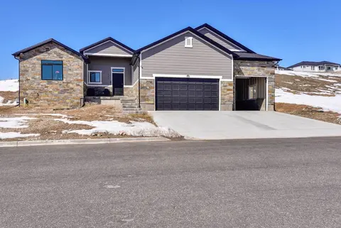 Sleek & Modern Morgan Abode: Great for Families!