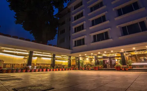 Comrade Inn