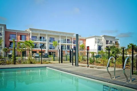 Apartment With Shared Pool Near sea