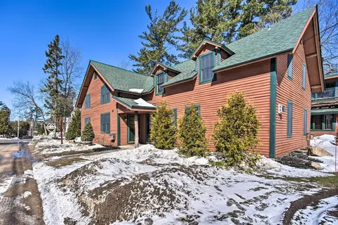 1 Block to Downtown: Cozy Condo by Mirror Lake