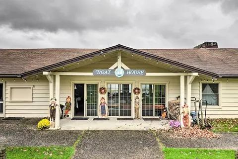 Terra Alta Vacation Rental: Walk to Alpine Lake!