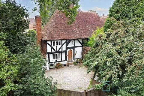 500 yr old Cottage With Historic Park at the Gate