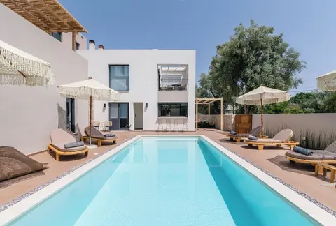 13 Keys Suites