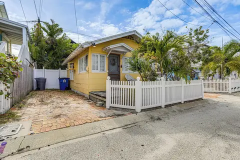 Sunny Treasure Island Bungalow, 200 Steps to Beach