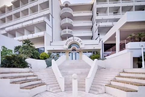 Hotel Issa