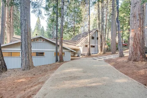 Pollock Pines Cabin: Game Room w/ A/C & Heat!