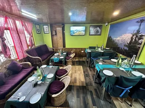Hotel Ravongla Star