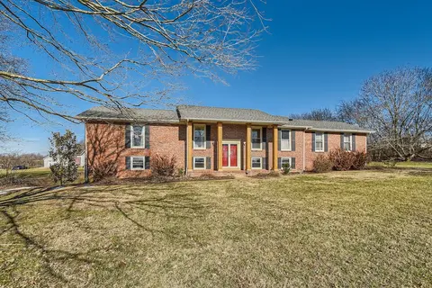 NEW- Family Friendly Ranch Home Near Nashville! (TA)