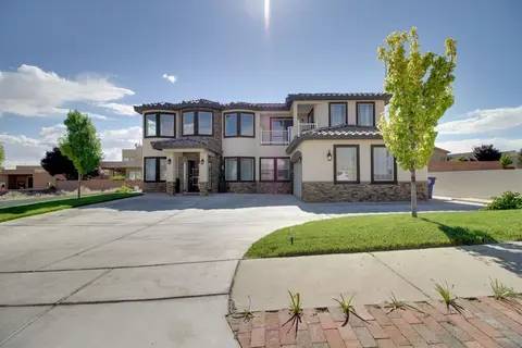 3 Mi to Rio Grande: Albuquerque Home w/ Balcony