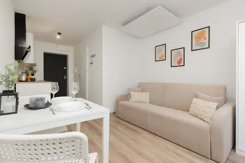 Beige Studio in City Center by Renters