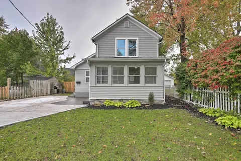 Pet-friendly Home - 1/2 Mi to Downtown Willoughby!
