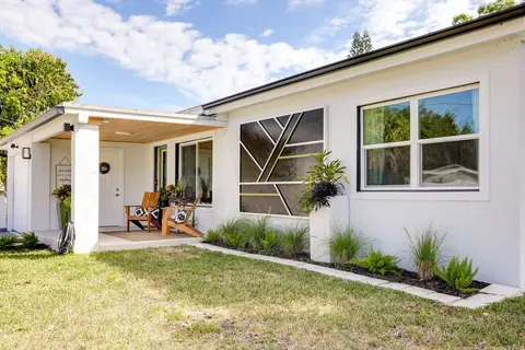 Pet-friendly Home ~ 6 Mi to Jensen Beach Park!
