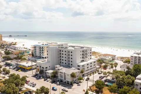 Coastal 'sea Side' Townhome - Walk to Beach!