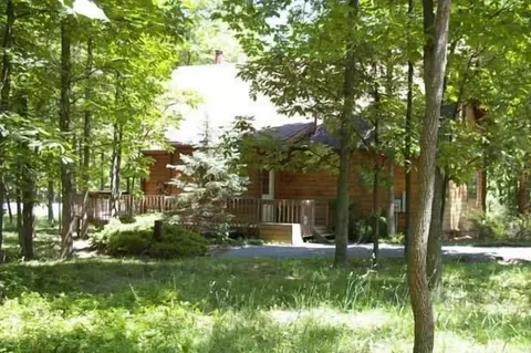 Lazy Bear Retreat - Classic Cabin!