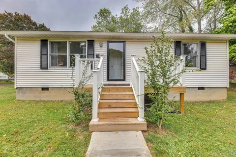 Greenbrier River Retreat w/ Deck - Steps to Trail!